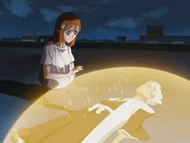 Orihime heals Hitsugaya after he defeats the 11th Arrancar.