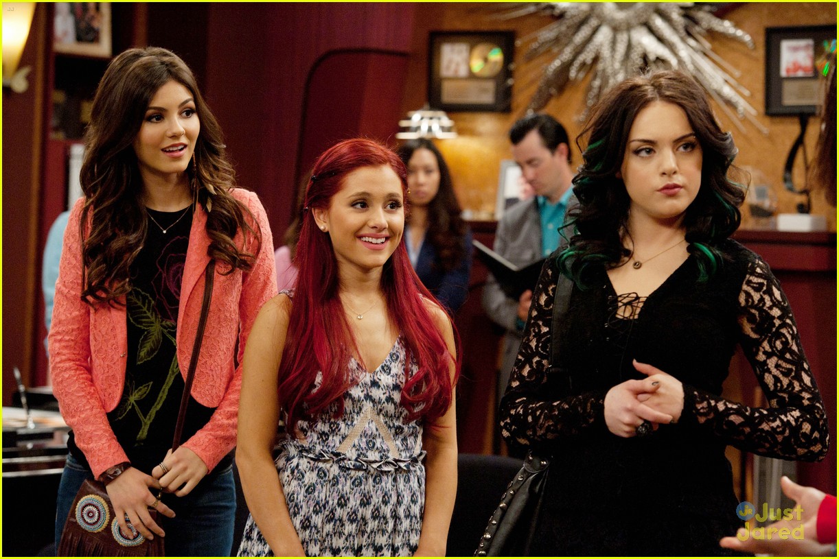 Tori,Jade,Cat say's I AM Tori Vega on Victorious 