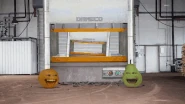 The big hydraulic press used to crush this hydraulic press.