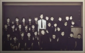 Zdjęcie klasowe klasy 3-3 w 1972, na którym ukazał się martwy Misaki.