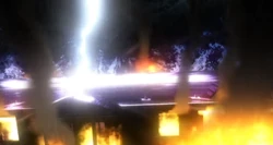 El rayo golpeando Sakitani Kinenkan.