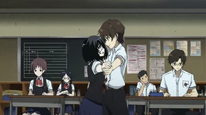 Mei y Kōichi bailando.
