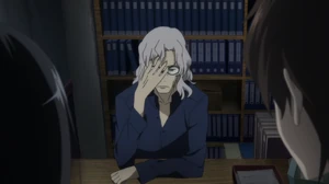 Mei y Kōichi hablando con Chibiki.