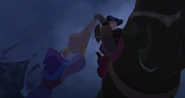 Frollo dabei zuzutreten.