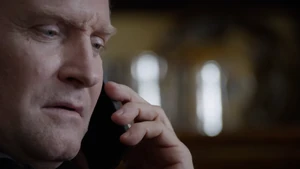 Kirk nimmt Kontakt mit Liz auf