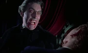 Dracula attackiert Harker.
