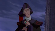 Frollo bemitleidet sich selbst.