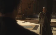 Varys spricht zu Kleinfinger.