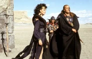 Publicity-Foto von Wings Hauser & Sarah Douglas als Arklon & Lyranna