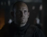 Polliver wird vom Bluthund bedroht.