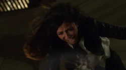 Siobhan erkennt, dass Winn sie verraten hat