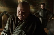 Varys wird von der Hand abgewürgt.