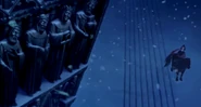 Die Zeugen starren Frollo an.