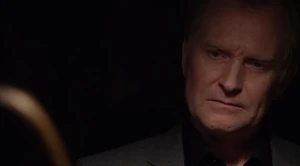 Kirk offenbart sich als Liz' Vater