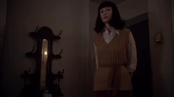 Beverly als junge Frau