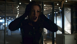 Black Siren wird durch Flashs Plan verletzt