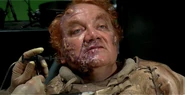 "Ihr seid ein wundervoller Anblick, Baron!" - Baron Harkonnen lässt seine Hautkrankheit von seinem Leibarzt "pflegen".