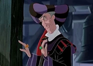 Frollo wendet sich zum Gehen.