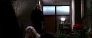 9 1 Karl entfernt sich schweigend von Gruber, nach dem ihm McClane einmal mehr entwischt ist.png (1,87 MB) Karl entfernt sich schweigend, nach dem ihm McClane einmal mehr entwischt ist, kurz bevor er vor den entsetzten Geiseln die Beherrschung verliert.