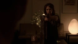 Nicole bringt Hansen in ihre Gewalt