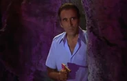 Scaramanga sucht nach Bond