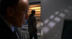 Henderson sieht die Daten durch