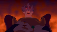 Frollo schreit entsetzt vor Angst auf.