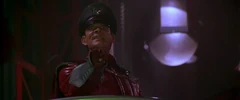 General Bison stellt sich seinem Gegner Colonel Guile zur alles entscheidenden Auseinandersetzung.