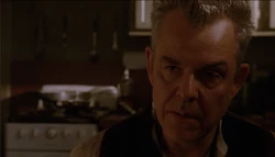 Der Axtmann macht Fiona einen Vorschlag