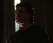 Franco drängt Hans, etwas gegen McClane zu unternehmen, da er dem LAPD alles sagt, doch der ist unbekümmert.