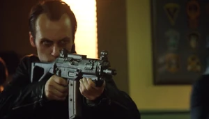 MurmurSchießt.png (716 KB) Murmur feuert auf die Polizisten