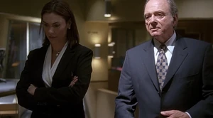 Stanton bespricht sich mit Lynne