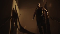 Goodnight bricht durch die Tür