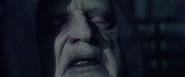 Palpatine lebt, ist jedoch nur noch ein Schatten seiner selbst.