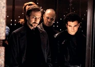 Gruber und seine Männer sind dabei die Party zu crashen.