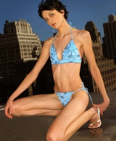 O3fz7k3hxas.jpg (58 KB) Swimwear on a Rooftop