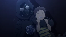 El enmascarado toma a un niño de rehén