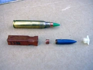 Gi7.jpg (60 КБ) Разобранный патрон 4,7х33 мм в сравнении с патроном 5,56х45 мм