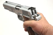 Пистолет в руке