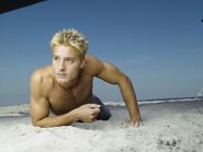 Justin Hartley 02