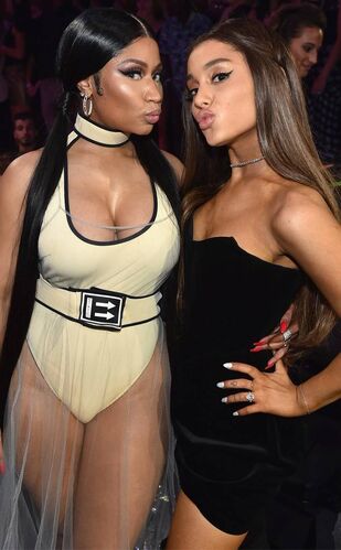 Rs 634x1024-180823044633-634-Nicki-Minaj-Ariana-Grande-VMAs-LT-082318