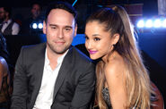 Scooter Braun and Ariana at MTV VMA 2014