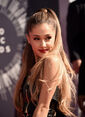 Ariana Grande at MTV VMAs 2014 red carpet (33)