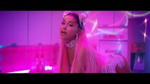 Ariana Grande - 7 Rings - Screencaptures (47)