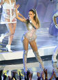 Ariana Grande performing Break Free MTV VMA 2014 (2)