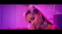 Ariana Grande - 7 Rings - Screencaptures (75)