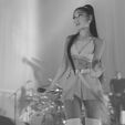 Ariana Grande 2017 (2)