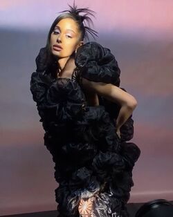 女性情報誌 allure US October 2021 Ariana Grande allure US October 2021 Ariana Grande
