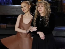 Ariana and Stevie Nicks at SNL.jpg (39 KB)