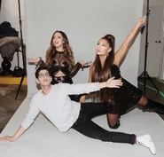 November 20 - Backstage (2).jpg (342 KB)